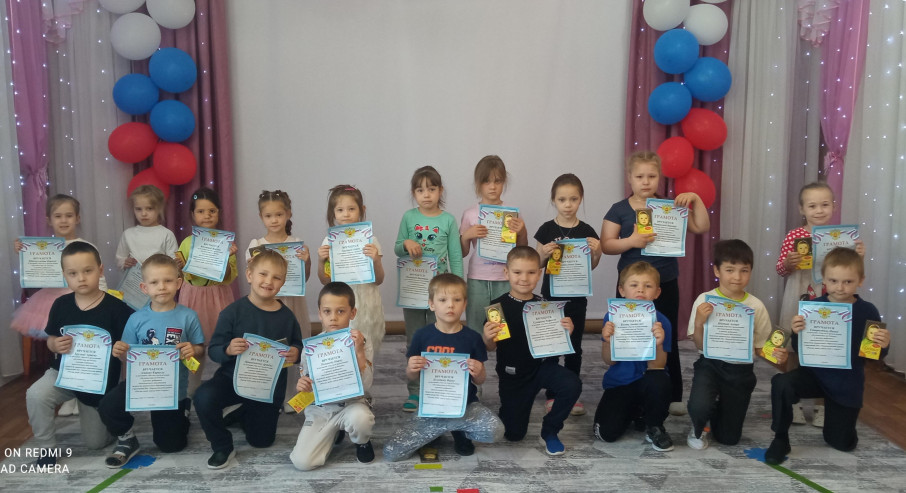 Вручаем грамоты Вручаем грамоты.